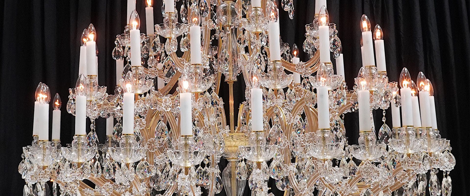 Marie Antoinette heritage-chandelier close up detail